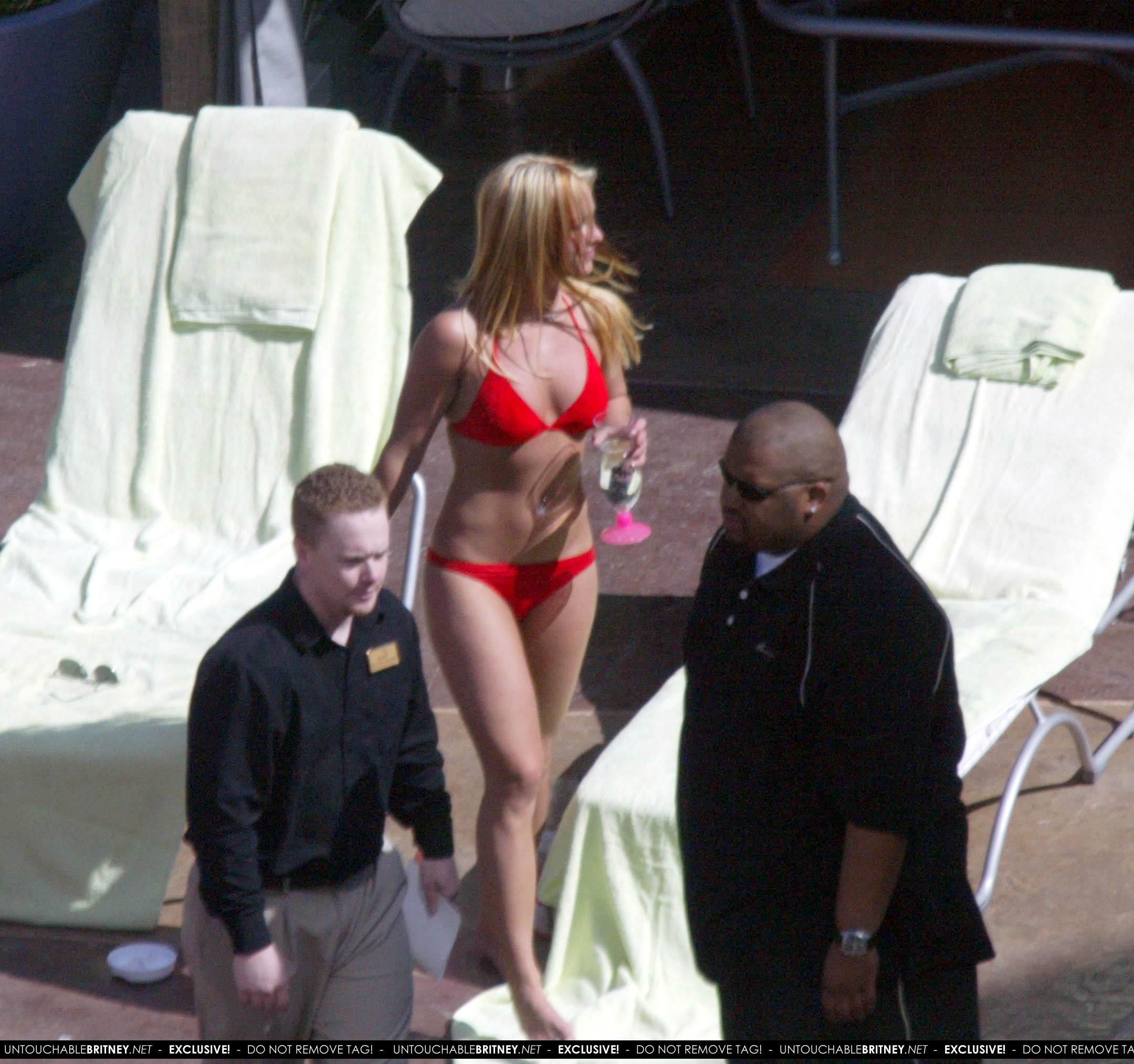 Britney_Spears_--_2003_l_Mix_In_Bikini_03.jpg
