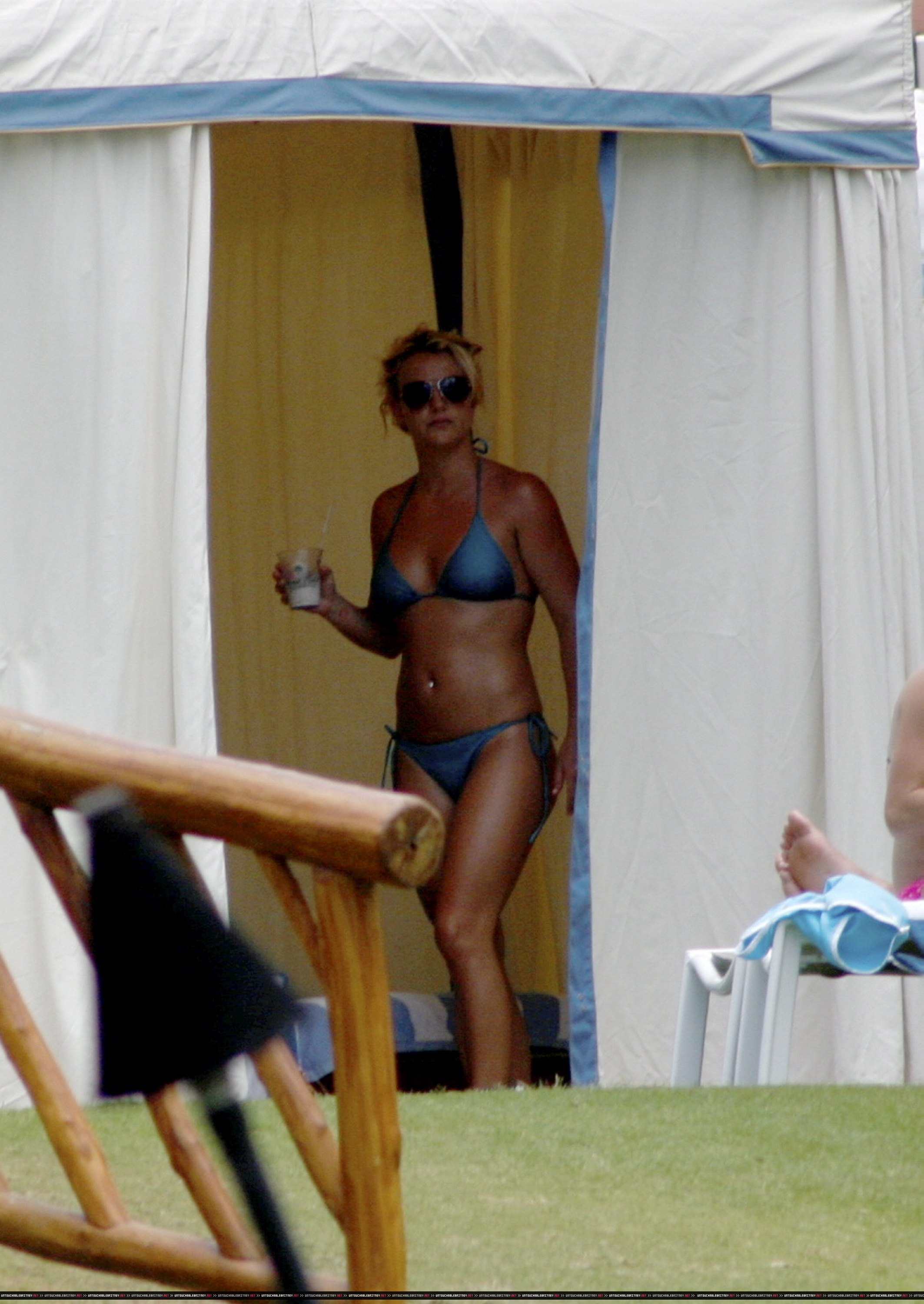 Britney_Spears_--_2010___Mix_In_Bikini_11.jpg