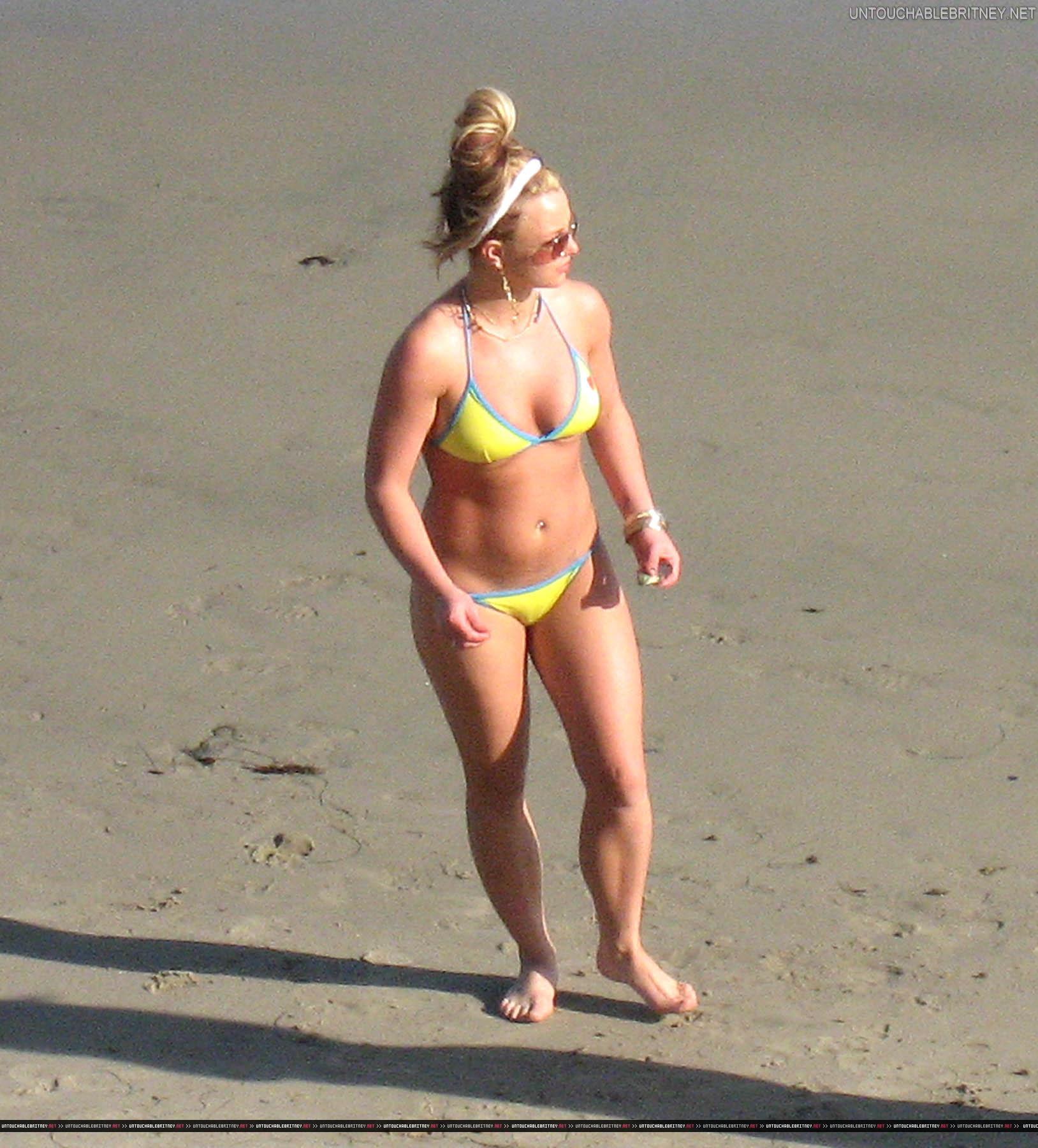 Britney_Spears_--_2008___Mix_In_Bikini_01.jpg