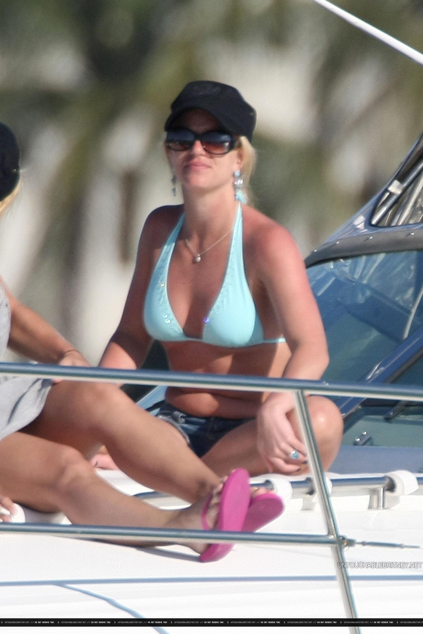 Britney_Spears_--_2009___Mix_In_Bikini_02.jpg
