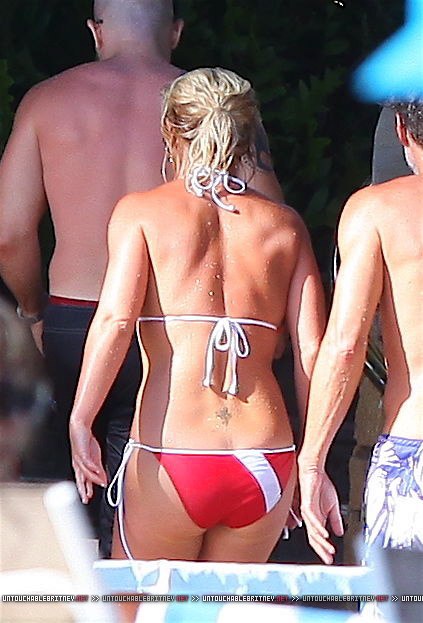 Britney_Spears_--_2010___Mix_In_Bikini_16.JPG
