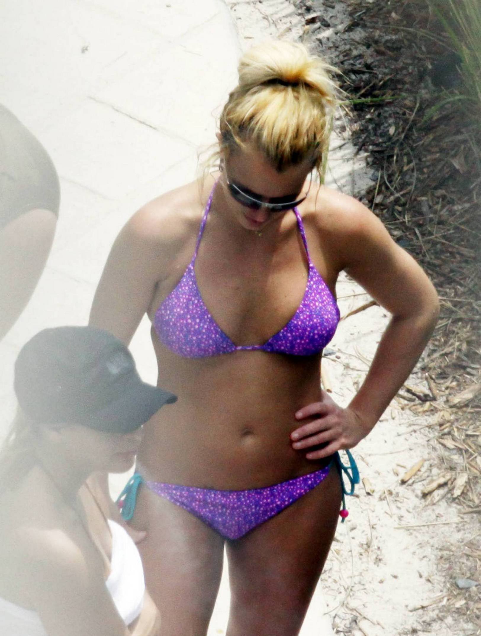 Britney_Spears_--_2009___Mix_In_Bikini_27.jpg
