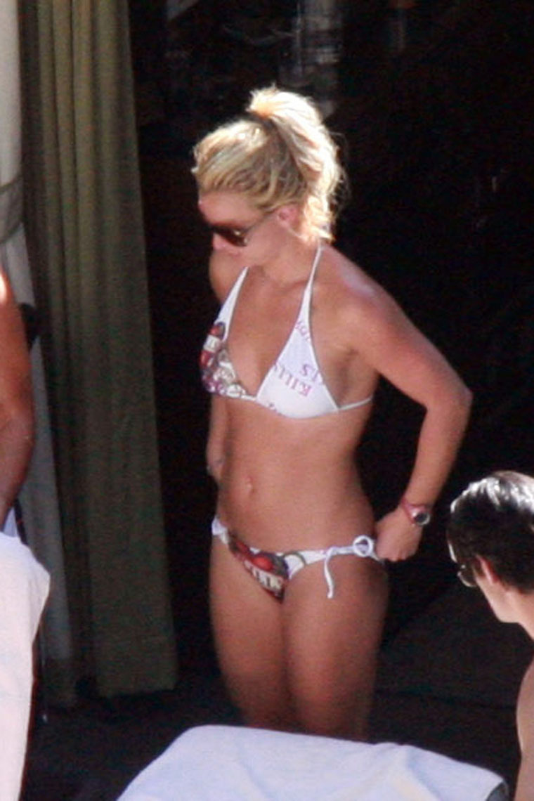 Britney_Spears_--_2008___Mix_In_Bikini_26.jpg