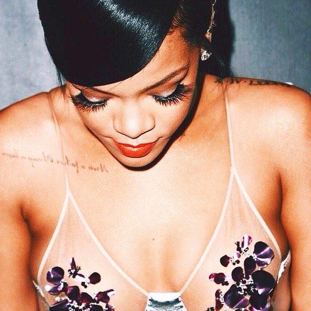 Rihanna_--_Mix_Of_Social_Network_005.jpg