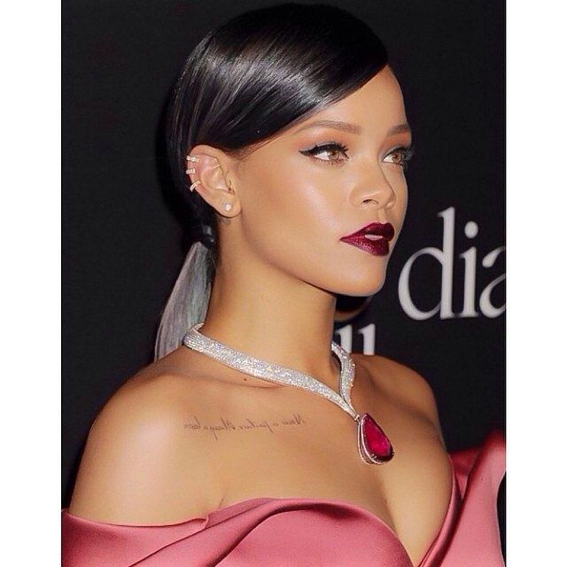 Rihanna_--_Mix_Of_Social_Network_019.jpg