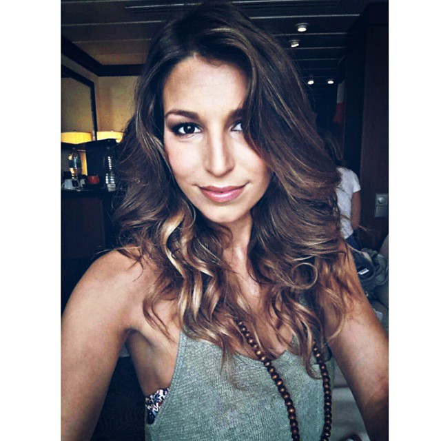 Laury_Thilleman_--_Mix_Of_Social_Network_011.jpg