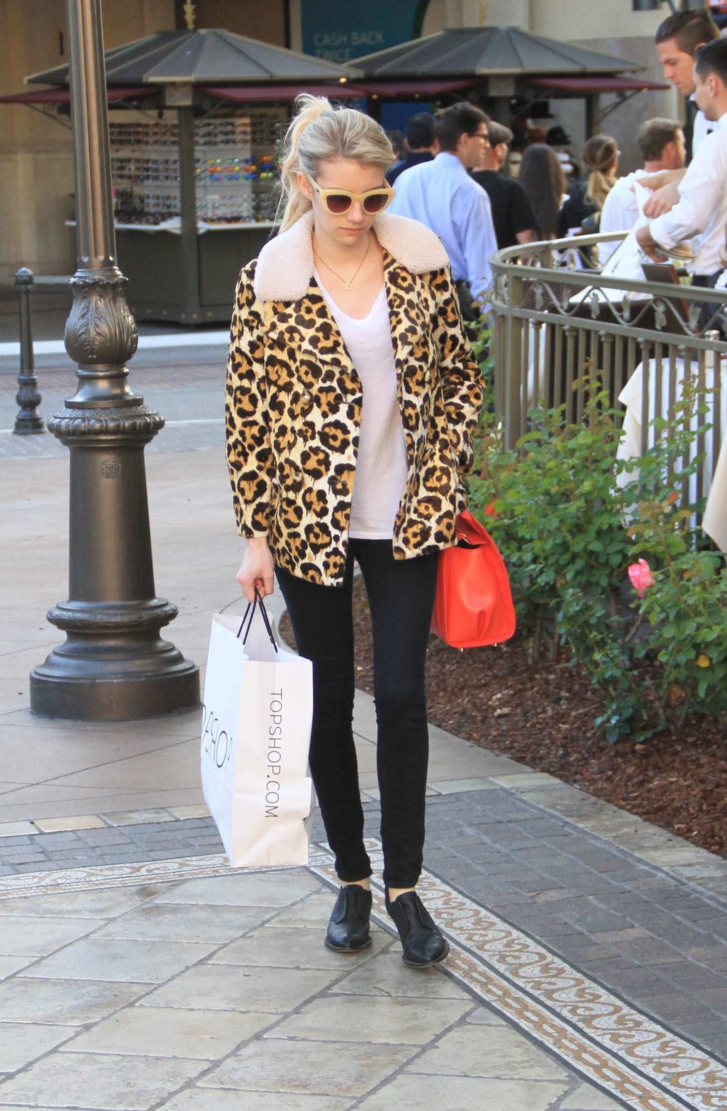 Emma-Roberts-in-Leopard-Print-Coat--04.jpg