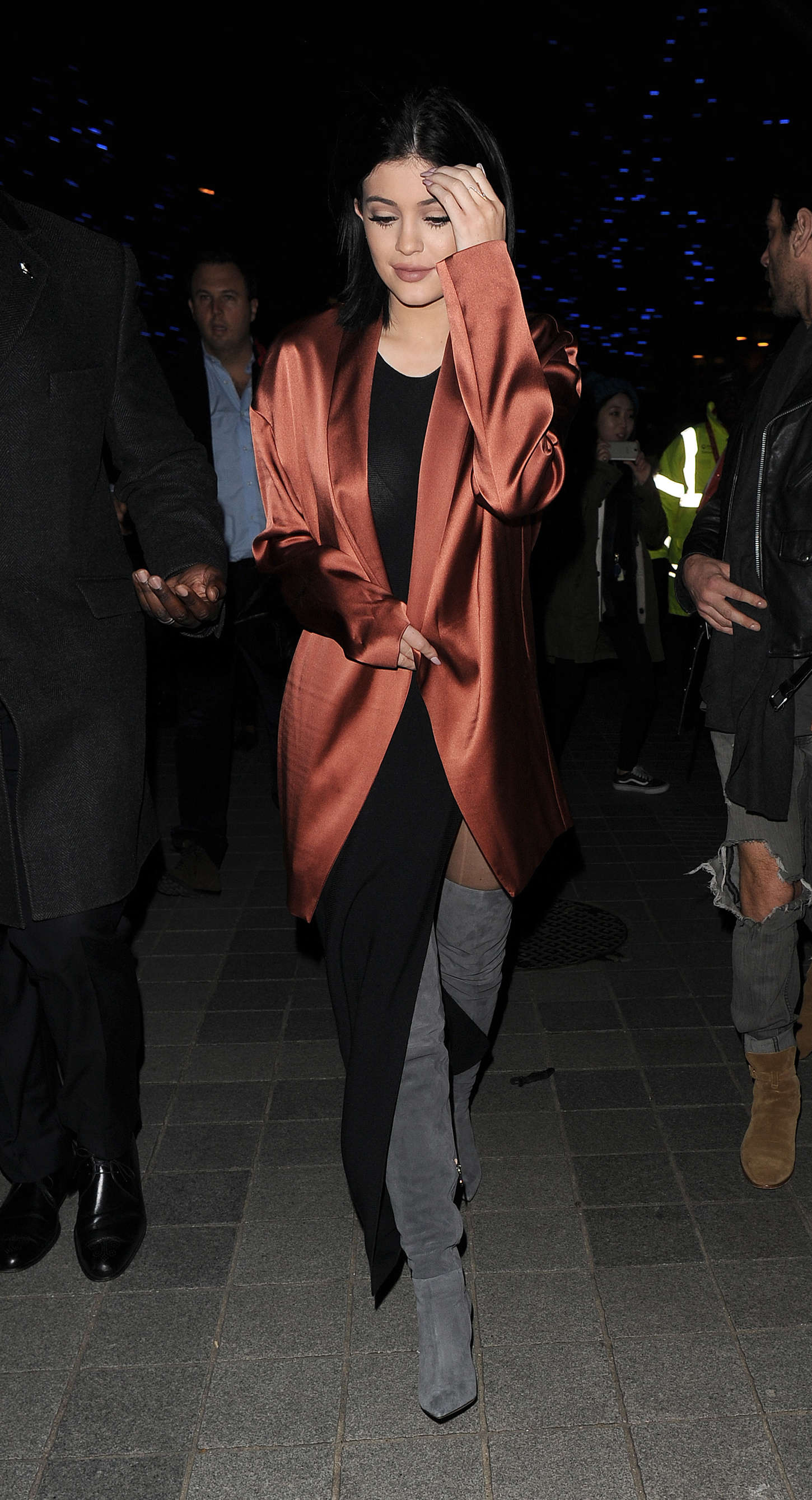 Kylie-Jenner-Night-Out-in-London--02.jpg