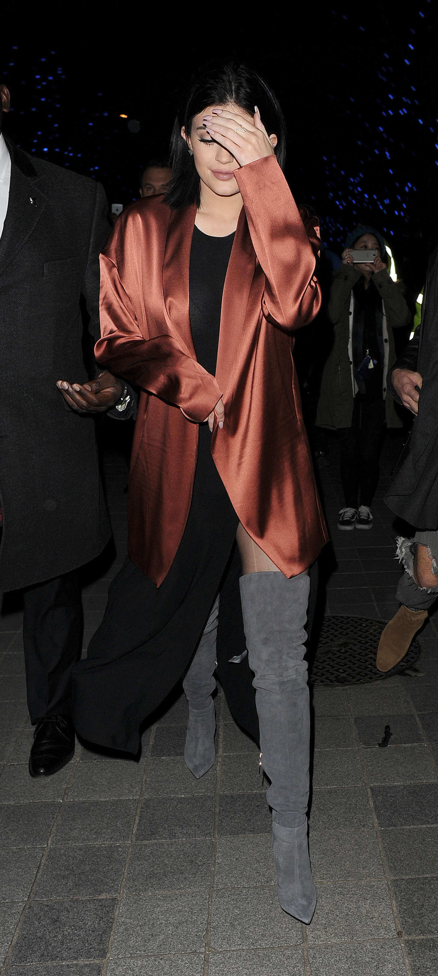 Kylie-Jenner-Night-Out-in-London--13.jpg