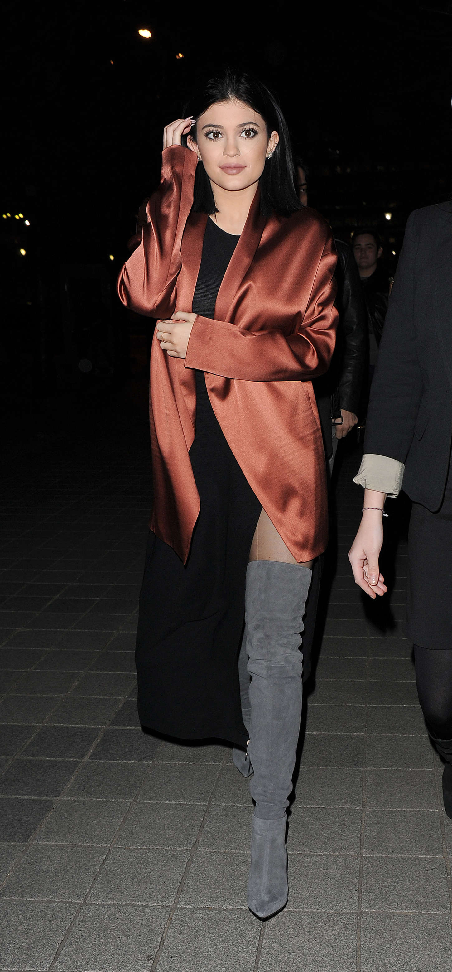 Kylie-Jenner-Night-Out-in-London--09.jpg