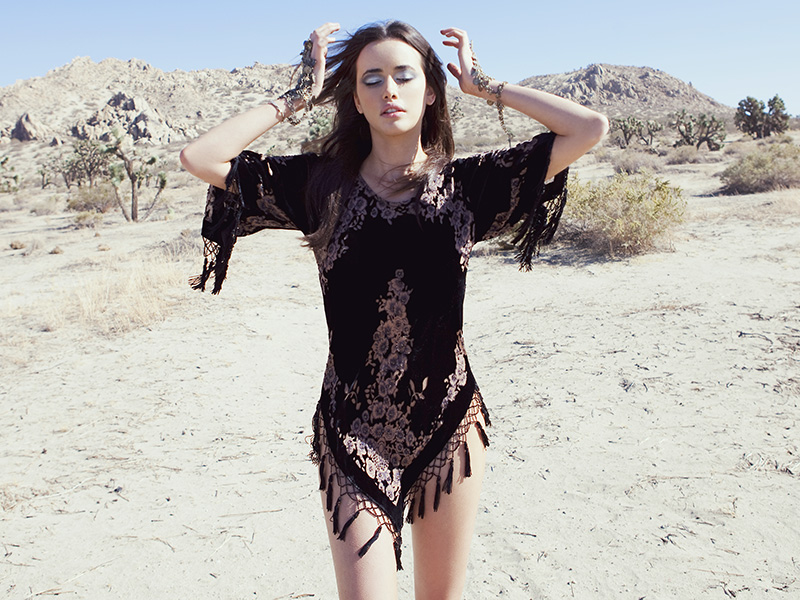 A-Braless-Sarah-Stephens-In-The-Desert-Is-A-Mouth-Watering-Mirage-Zoey-Grossman-14.jpg