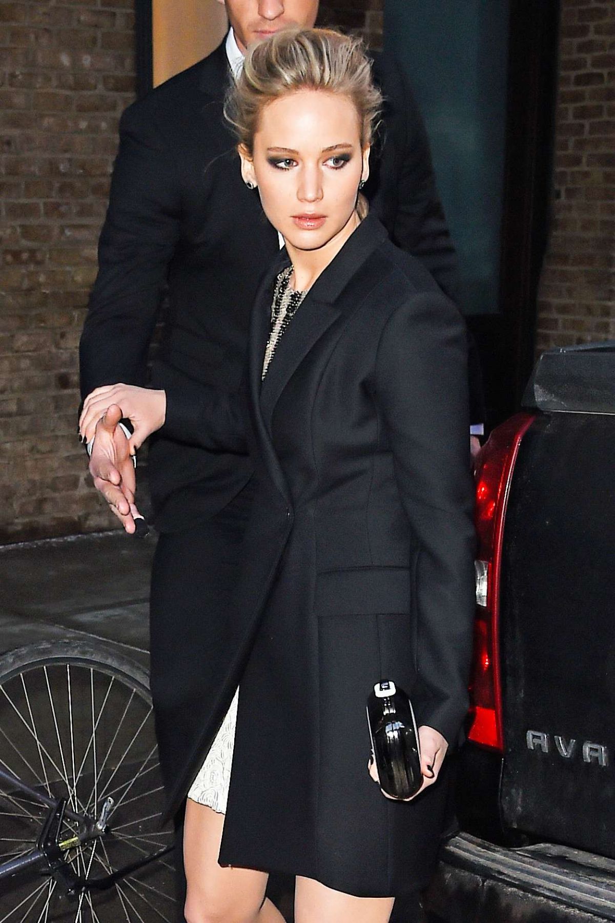 jennifer-lawrence-out-and-about-in-new-york-2103_9.jpg