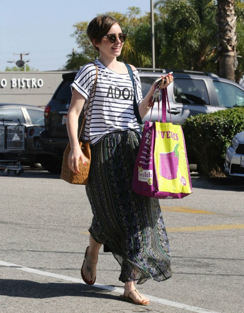 lily-collins-out-shopping-in-west-hollywood-2203_14.jpg