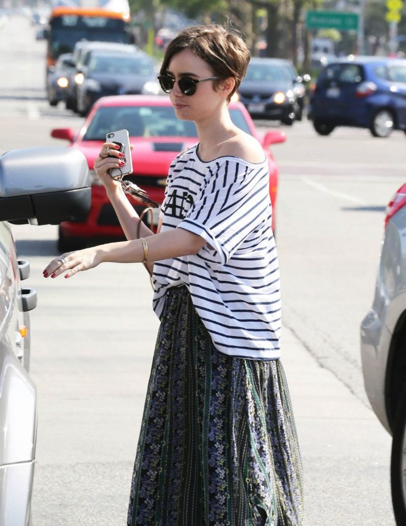 lily-collins-out-shopping-in-west-hollywood-2203_19.jpg