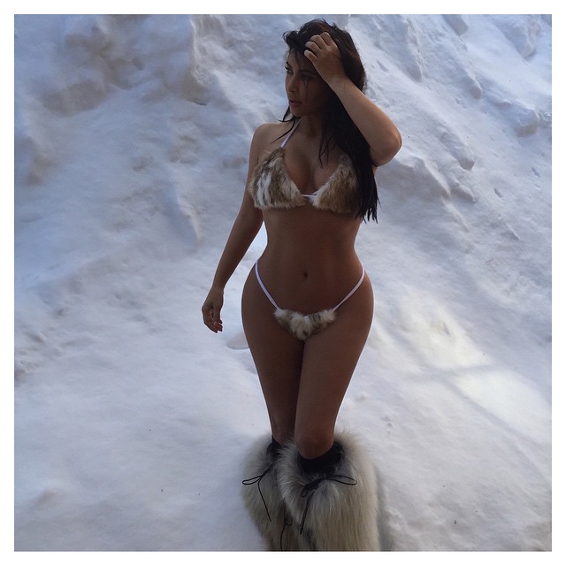 Kim_Kardashian_--_Mix_Of_Social_Network_052.jpg
