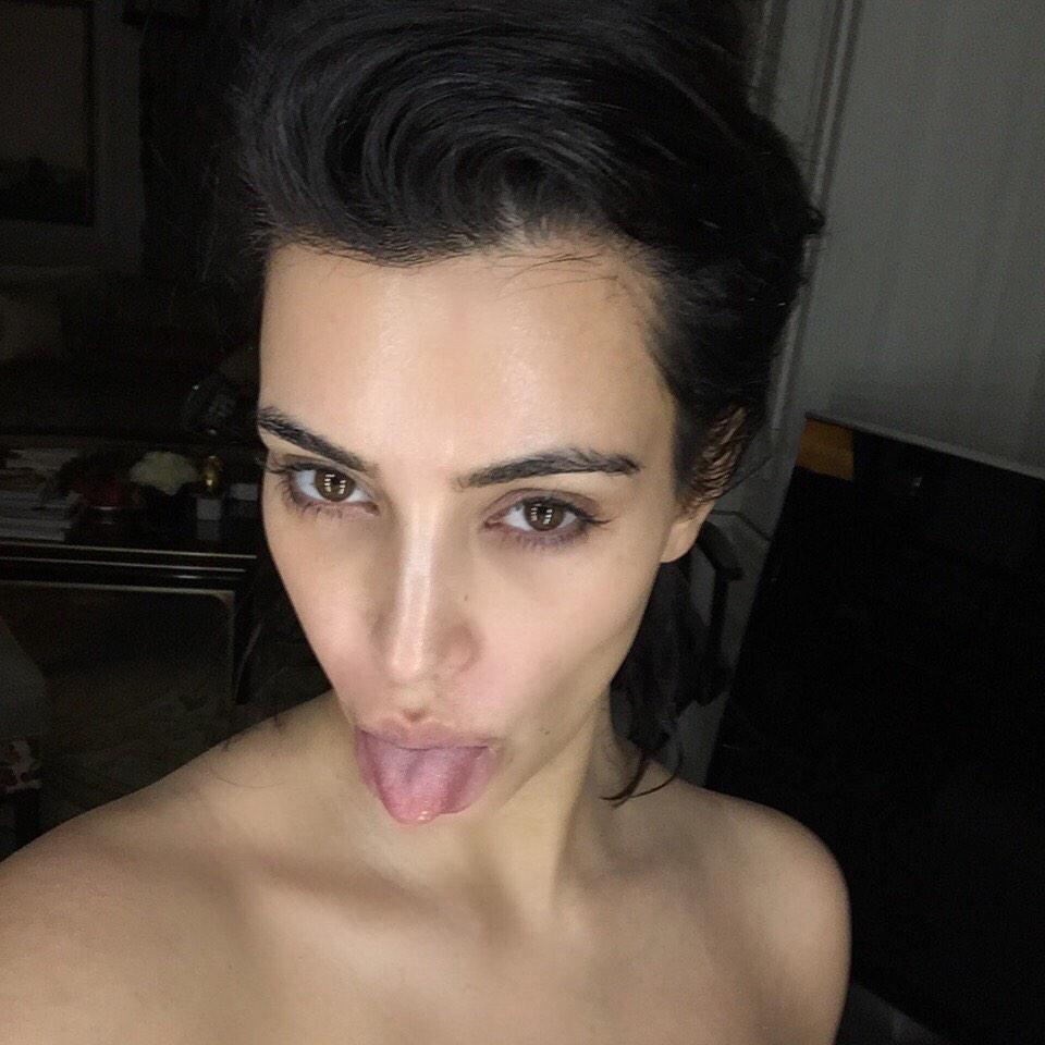 Kim_Kardashian_--_Mix_Of_Social_Network_080.jpg