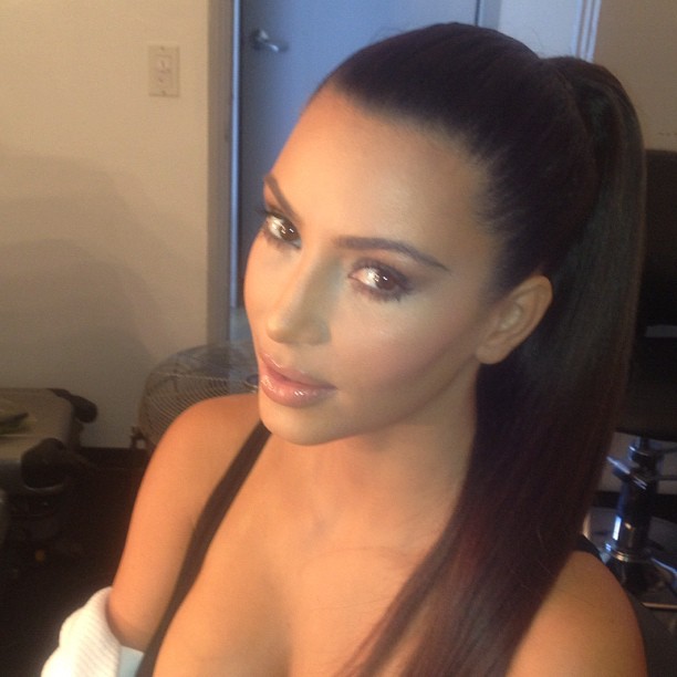 Kim_Kardashian_--_Mix_Of_Social_Network_024.jpg
