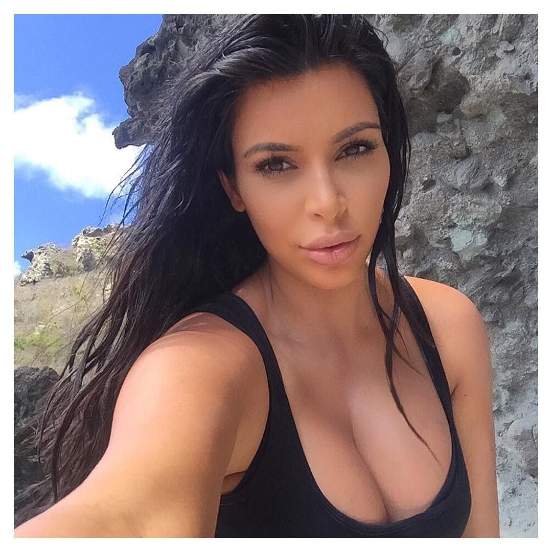 Kim_Kardashian_--_Mix_Of_Social_Network_066.jpg