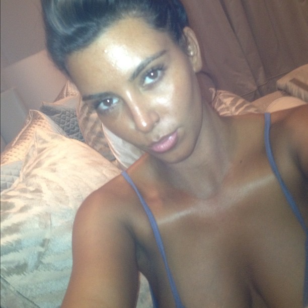 Kim_Kardashian_--_Mix_Of_Social_Network_005.jpg