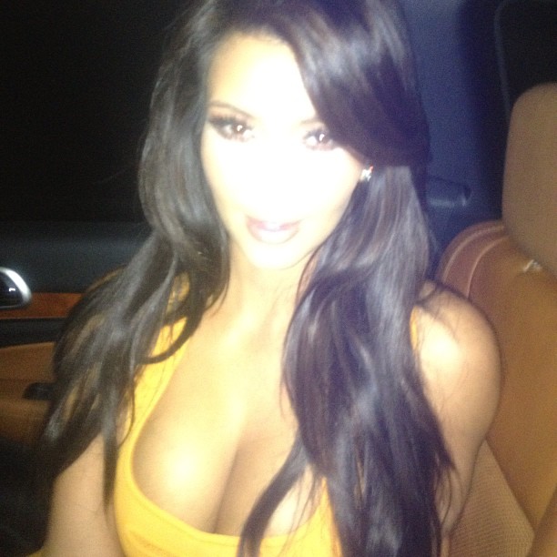Kim_Kardashian_--_Mix_Of_Social_Network_006.jpg