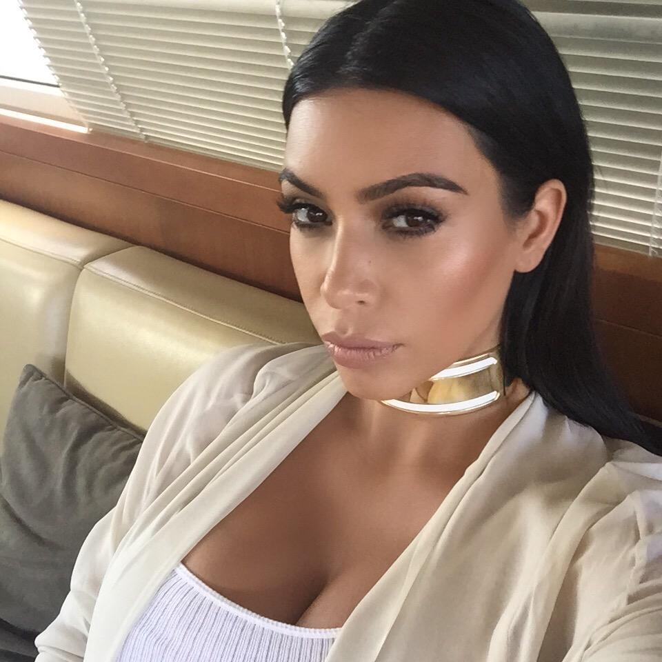 Kim_Kardashian_--_Mix_Of_Social_Network_075.jpg