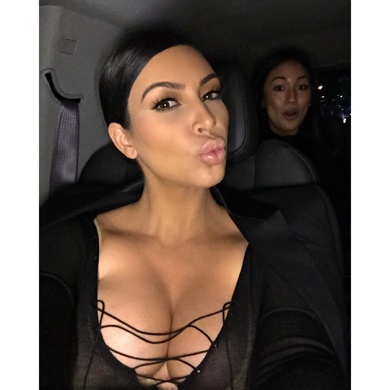 Kim_Kardashian_--_Mix_Of_Social_Network_061.jpg