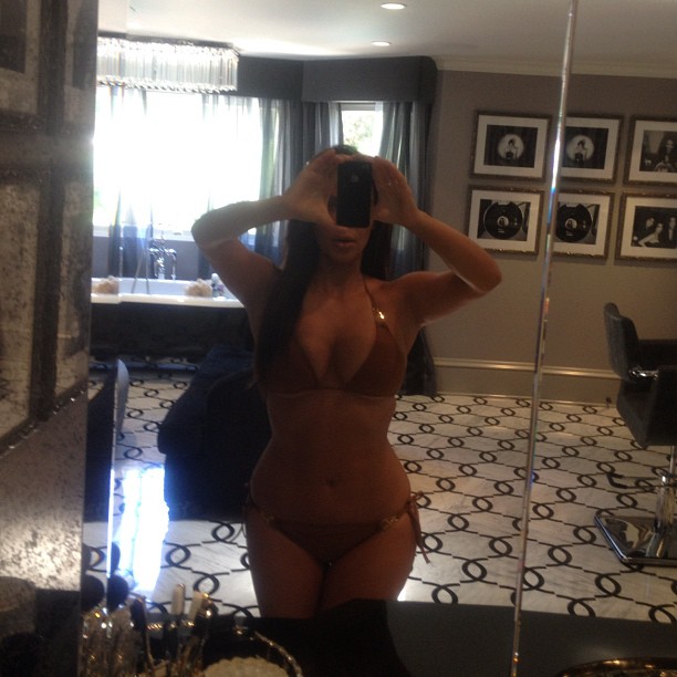 Kim_Kardashian_--_Mix_Of_Social_Network_012.jpg