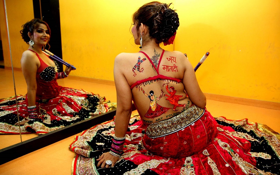 Navratri-beautiful-girl-in-traditional-dress.jpg