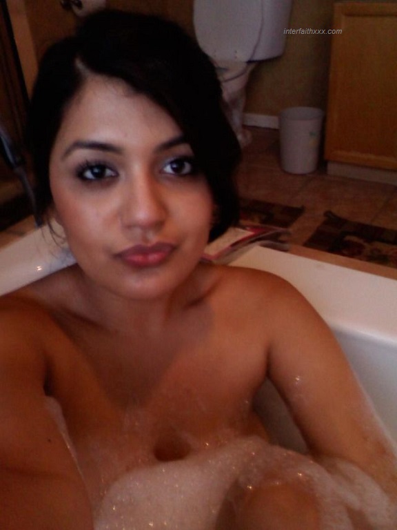desi-girl-bathing.jpeg