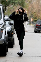 Kendall Jenner - Page 9 Qtd1be5w8zvw_t